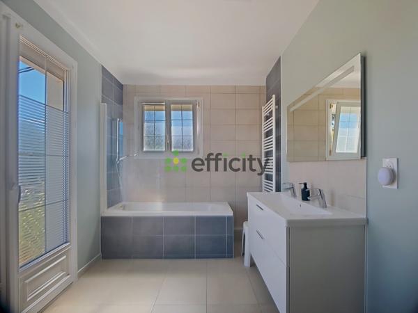 Maison
         5 pièces
        - 148 m² Exclusivité 395 000 € *