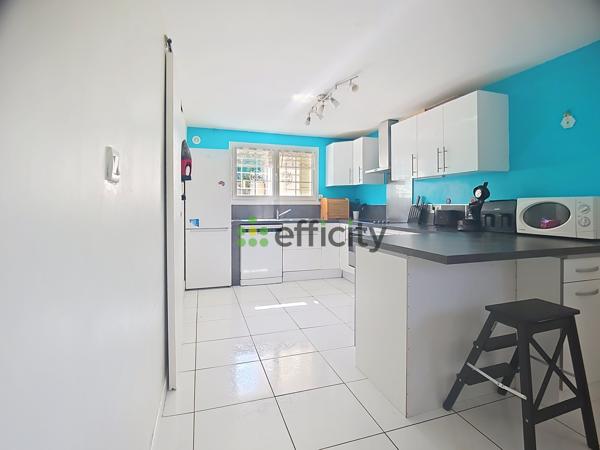 Maison
         5 pièces
        - 148 m² Exclusivité 395 000 € *