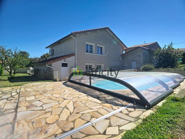 Maison
         5 pièces
        - 148 m² Exclusivité 395 000 € *