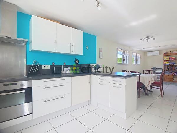 Maison
         5 pièces
        - 148 m² Exclusivité 395 000 € *