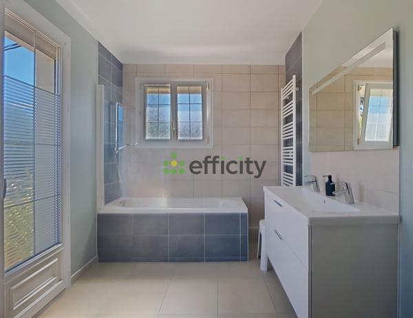 Maison
         5 pièces
        - 148 m² Exclusivité 395 000 € *