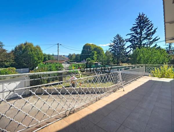 Maison
         5 pièces
        - 148 m² Exclusivité 395 000 € *