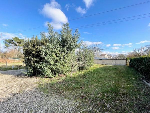 PESSAC - HAUT LEVEQUE - Maison 140m2 - Plain pied - 2ch - Bureau - Combles - Dependance - Terrain 1111 m2