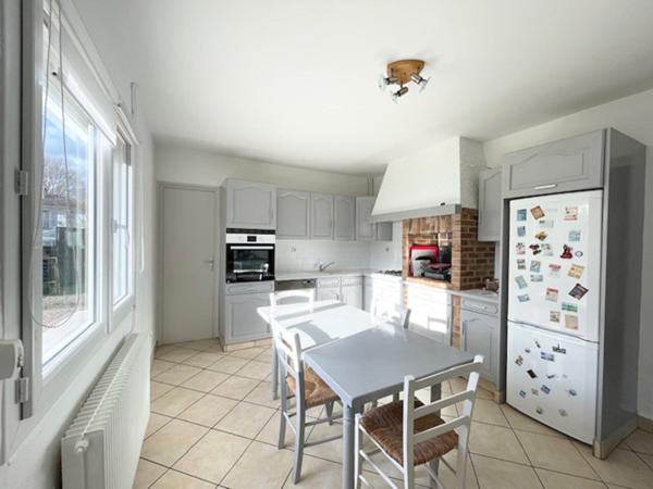 PESSAC - HAUT LEVEQUE - Maison 140m2 - Plain pied - 2ch - Bureau - Combles - Dependance - Terrain 1111 m2