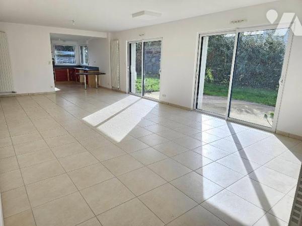 Saint-Coulomb, secteur de Tannée, au calme, proche plage Anse Duguesclin, maison de 2011, lumin...