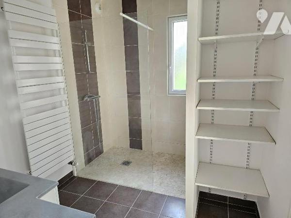 Saint-Coulomb, secteur de Tannée, au calme, proche plage Anse Duguesclin, maison de 2011, lumin...