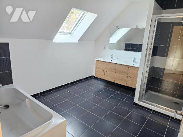 Saint-Coulomb, secteur de Tannée, au calme, proche plage Anse Duguesclin, maison de 2011, lumin...