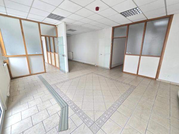 FOURMIES (59) - Vente immeuble de 390 m² avec cour.
