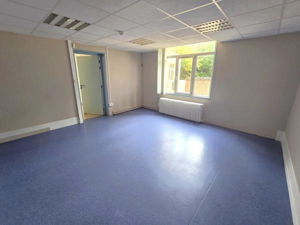 FOURMIES (59) - Vente immeuble de 390 m² avec cour.