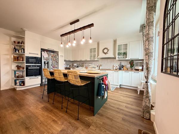 Appartement - 6 pièces - 173 m²