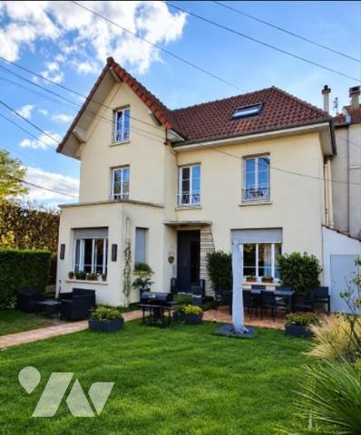 Sur la commune de GOURNAY sur MARNE (Seine-Saint-Denis) Maison locative occupée de 6 PP