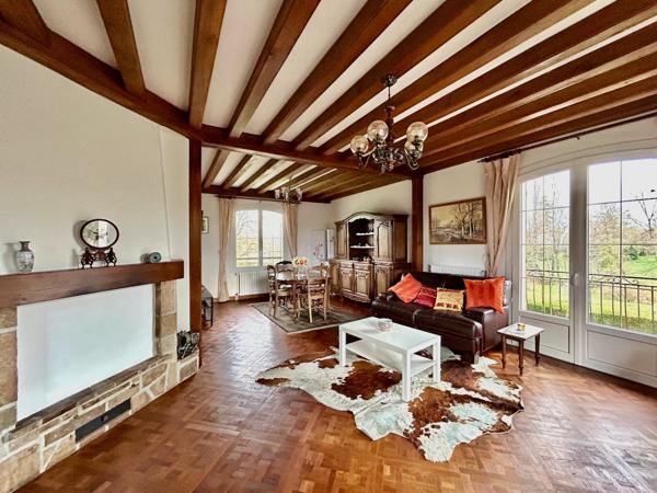 4 bedroom House, large garden, 2600m² plot, large garage, close to golf course