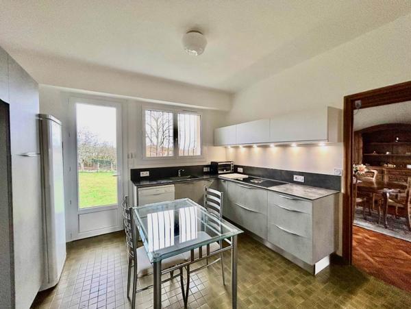 4 bedroom House, large garden, 2600m² plot, large garage, close to golf course