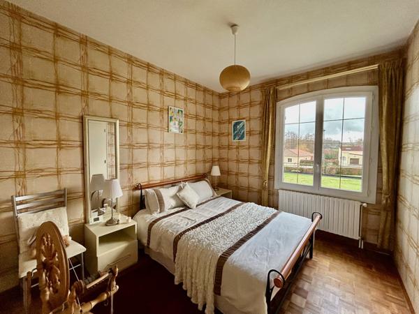 4 bedroom House, large garden, 2600m² plot, large garage, close to golf course