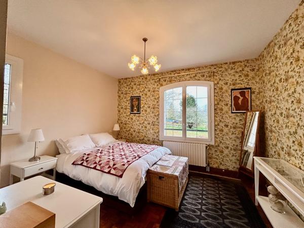 4 bedroom House, large garden, 2600m² plot, large garage, close to golf course