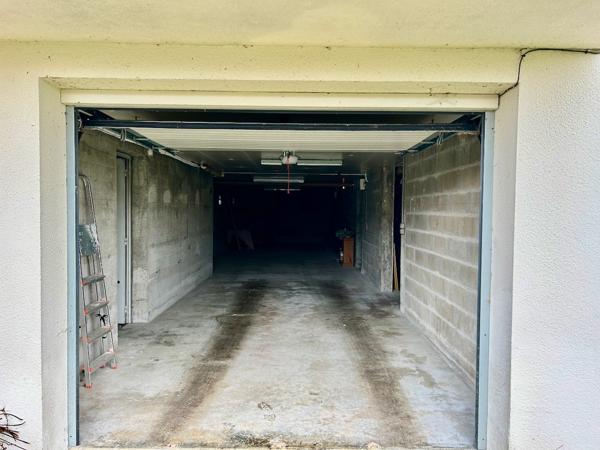 4 bedroom House, large garden, 2600m² plot, large garage, close to golf course