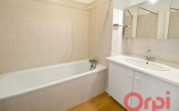 Appartement à louer    2 pièces • 49 m2 Cambo-les-Bains