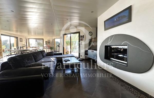 Maison contemporaine de plain-pied sur 2000m2