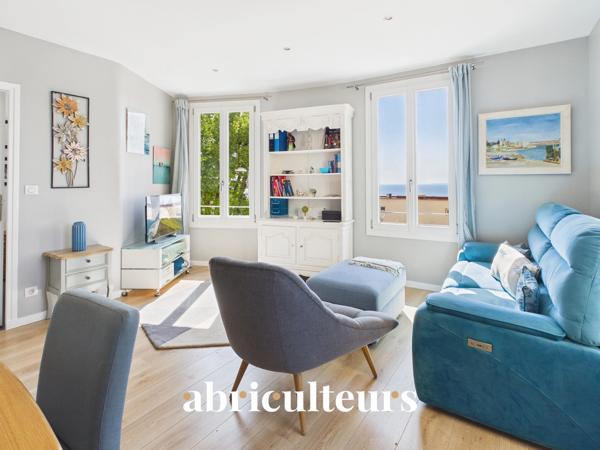 Charmant appartement 3 pièces de 39 m² Entièrement rénové Vue mer dégagée Nice Mont Boron