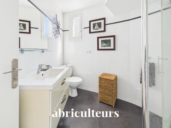 Charmant appartement 3 pièces de 39 m² Entièrement rénové Vue mer dégagée Nice Mont Boron