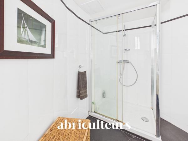 Charmant appartement 3 pièces de 39 m² Entièrement rénové Vue mer dégagée Nice Mont Boron