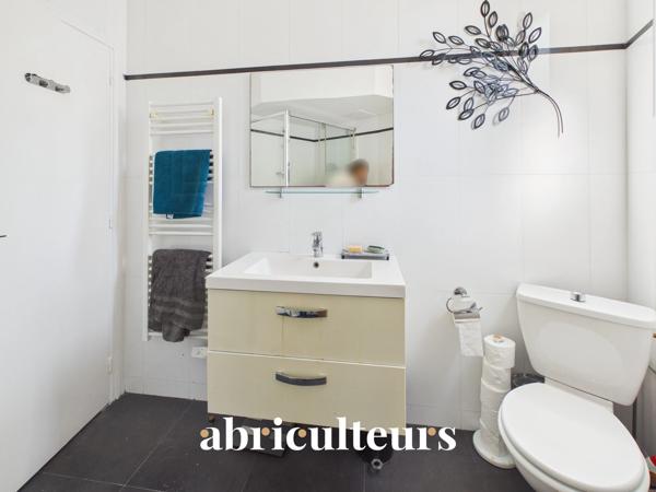 Charmant appartement 3 pièces de 39 m² Entièrement rénové Vue mer dégagée Nice Mont Boron