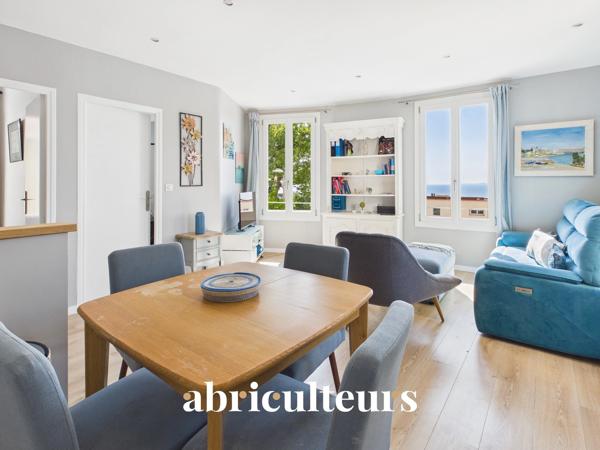 Charmant appartement 3 pièces de 39 m² Entièrement rénové Vue mer dégagée Nice Mont Boron