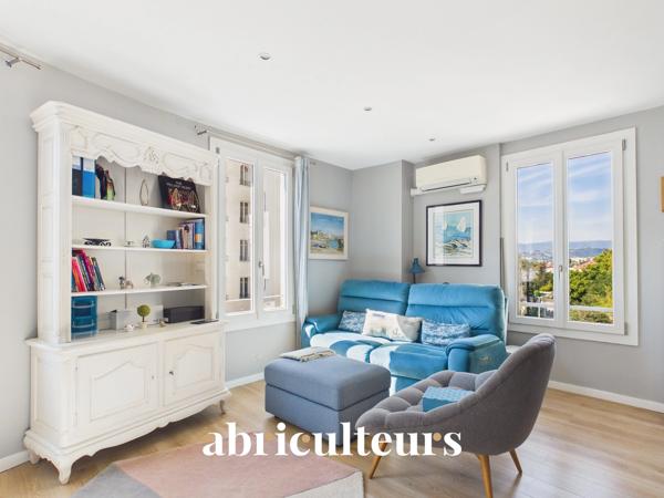 Charmant appartement 3 pièces de 39 m² Entièrement rénové Vue mer dégagée Nice Mont Boron