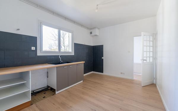 Maison à vendre    5 pièces •  Sainte-Eulalie-en-Born