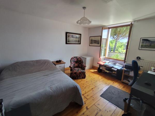 Joli cottage de 3 chambres avec grand jardin et grange, près de Civray