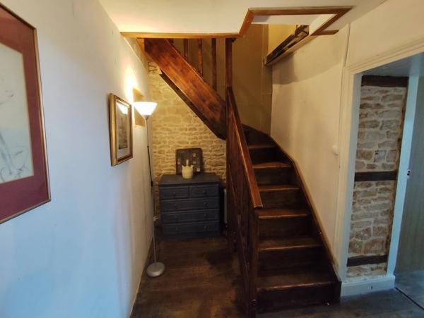 Joli cottage de 3 chambres avec grand jardin et grange, près de Civray