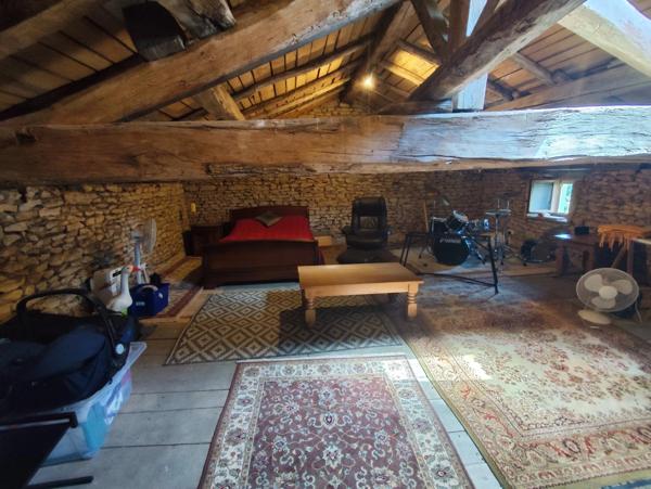 Joli cottage de 3 chambres avec grand jardin et grange, près de Civray