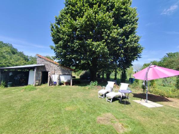 Joli cottage de 3 chambres avec grand jardin et grange, près de Civray
