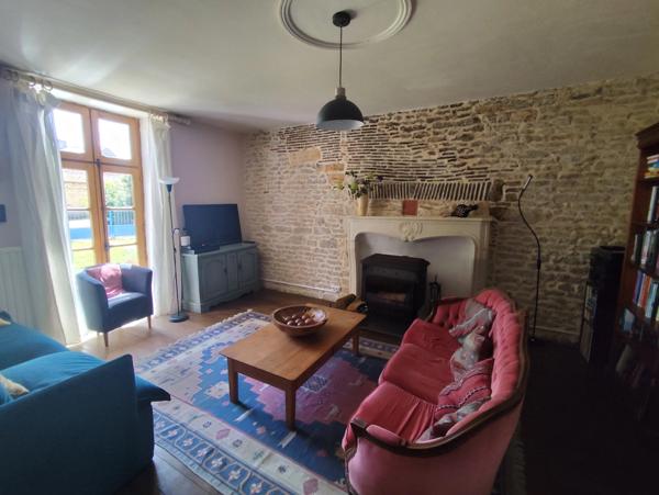 Joli cottage de 3 chambres avec grand jardin et grange, près de Civray