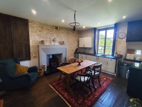 Joli cottage de 3 chambres avec grand jardin et grange, près de Civray
