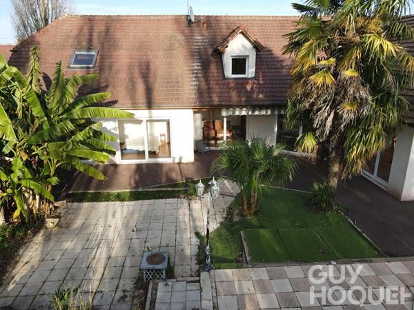 A VENDRE MAISON TERRAIN PISCINE 2 GARAGES