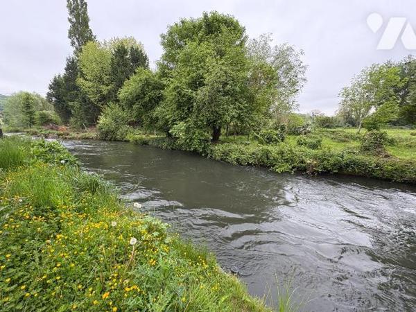 Vallée de la Bresle, 

Dans un écrin de verdure, venez découvrir cette propriété bordée par l...