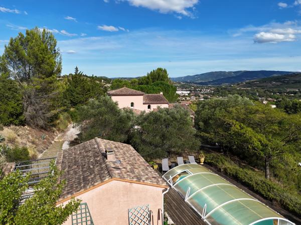 Élégante villa avec vues panoramiques, piscine et jardin méditerranéen – Limoux