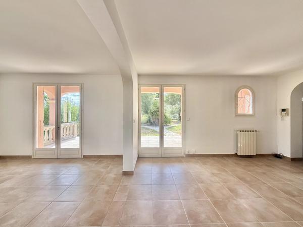 Élégante villa avec vues panoramiques, piscine et jardin méditerranéen – Limoux