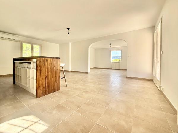 Élégante villa avec vues panoramiques, piscine et jardin méditerranéen – Limoux