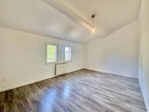 Élégante villa avec vues panoramiques, piscine et jardin méditerranéen – Limoux