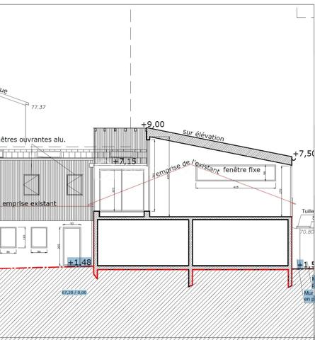 Actuellement compris sur une parcelle contenant une maison rénovée en fond de cour
Garage / Hangar constructible donnant sur rue, permis modificatif accordé. Il reste juste le bornage a effectuer pour la création du lot.
A 5 min du métro Croix de Chavaux, opportunité rare de construire une maison de ville d'environ 60/70m² en R+1 !!!