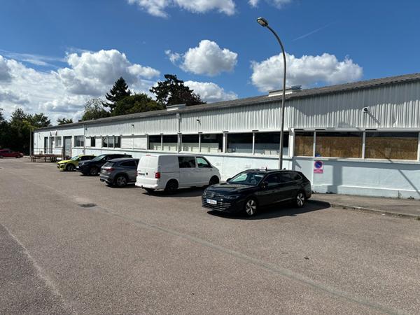 Local Commercial 4 pièces - 690 m²