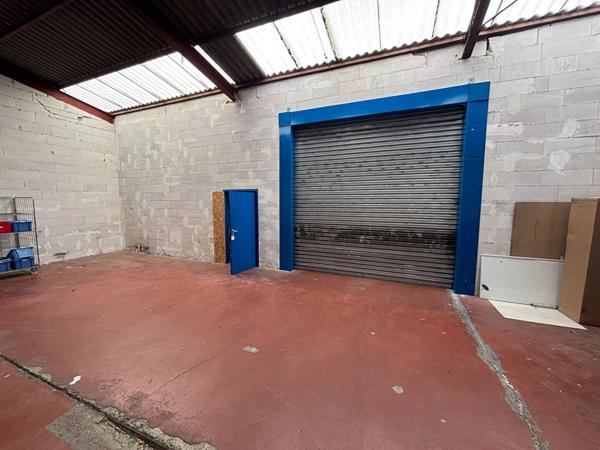 Local Commercial 4 pièces - 690 m²