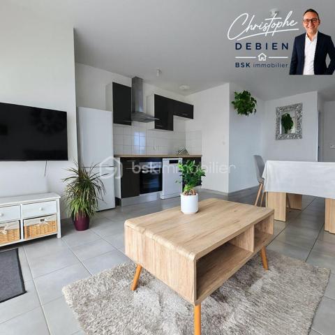 Christophe Debien – BSK Immobilier vous propose une opportunité rare sur le secteur : un charmant pavillon de 48 m² idéalement situé au nord-est de Sainte-Luce-sur-Loire, au fond d’une impasse paisible, dans un environnement recherché.

Vous recherchez un bien fonctionnel, lumineux et sans travaux importants ?

Dès l’entrée, laissez-vous séduire par une agréable pièce de vie exposée plein sud, baignée de lumière naturelle tout au long de la journée.
La cuisine ouverte offre un espace convivial et moderne, parfait pour partager de bons moments en famille ou entre amis.
Le poêle à granulés apporte un véritable confort au quotidien avec une chaleur douce et économique pendant l’hiver.

Côté nuit, vous profitez :
•	d’une chambre confortable, 
•	d’une salle d’eau avec WC, 
•	d’un espace buanderie équipé d’un ballon thermodynamique pour une meilleure maîtrise des dépenses énergétiques. 

Un cadre de vie idéal pour habiter ou investir

Ce pavillon constitue une excellente opportunité pour :
•	une première acquisition, 
•	un investissement locatif, 
•	un pied-à-terre pratique et agréable. 

Un cadre idéal pour profiter des avantages d’une maison tout en bénéficiant d’un environnement calme et structuré.

Une visite pourrait bien provoquer le coup de cœur…

Les biens de ce type sont rares sur le secteur.

Contactez-moi dès maintenant pour obtenir plus d’informations ou organiser une visite.
Je serai ravi de vous accompagner dans votre projet immobilier.

Conformément aux dispositions de la loi ELAN, tout candidat acquéreur est informé de son droit de se faire accompagner, lors de la visite, par un professionnel du bâtiment de son choix.
Il est demandé de signaler préalablement la présence de cet intervenant afin de permettre l’organisation de la visite dans des conditions adaptées.