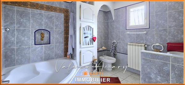 Rocbaron : Maison individuelle de 202 m² sur un terrain de 1703 m² avec 6 chambres, piscine, garage, T2 indépendant…...