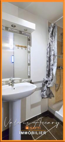 Rocbaron : Maison individuelle de 202 m² sur un terrain de 1703 m² avec 6 chambres, piscine, garage, T2 indépendant…...