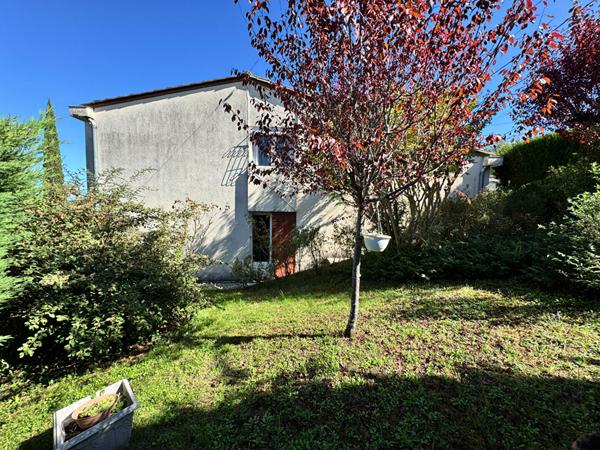 A vendre, à 5 minutes de PERIGUEUX  (24000), très jolie Maison type 4 avec jardin et garage