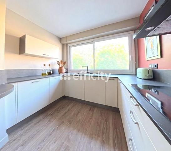 Appartement
         3 pièces
        - 65 m² 329 000 € *