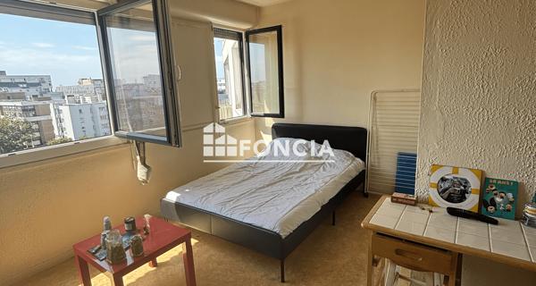 À vendre Studio 31.7 m² - Evry 91000